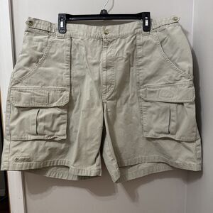 Men’s Columbia Cargo Shorts. Sz 42. 9” Inseam. Made In USA. Beige